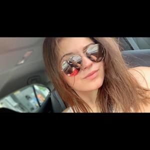 Meet your Posher, Alexis